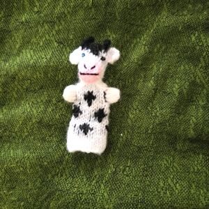 Cow finger puppet